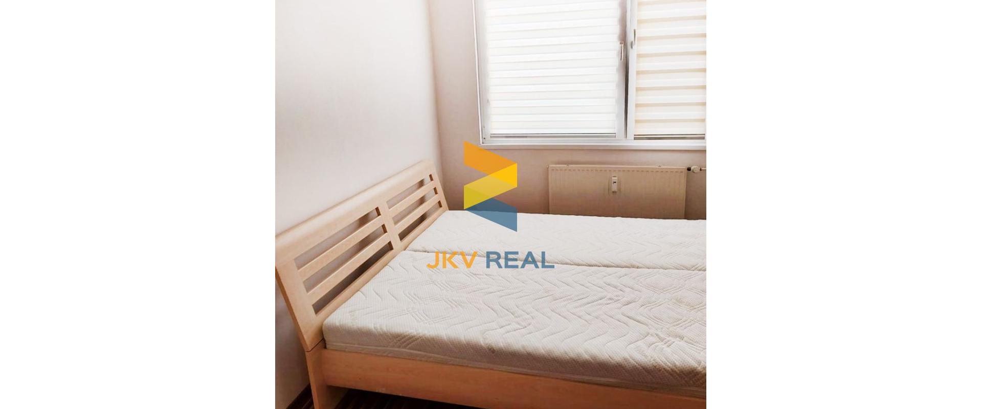 So súhlasom majiteľa ponúkame na prenájom zariadený 1,5 izbový byt, 40m2, lokalita Košice - Terasa,  Markušova ulica.