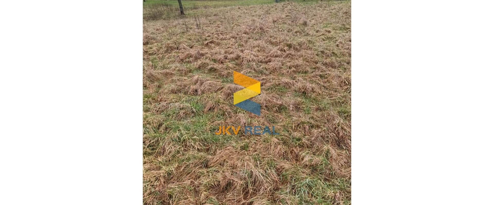 Predám rozsiahly  stavebný pozemok vhodný pre developera v obci Hrádok