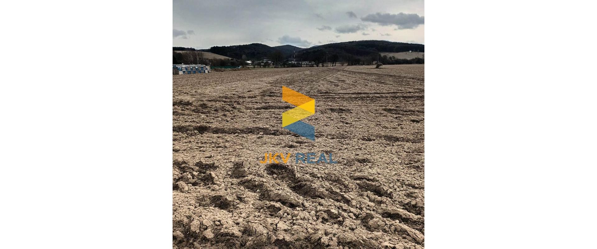 Ponúkame na pred rovinatý pozemok na výstavbu RD v Klobušiciach