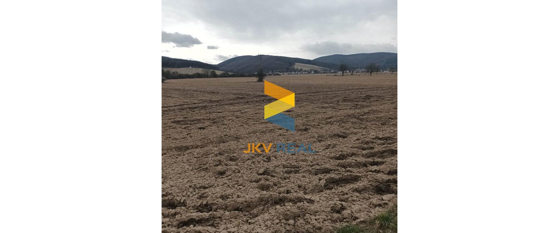 Ponúkame na pred rovinatý pozemok na výstavbu RD v Klobušiciach