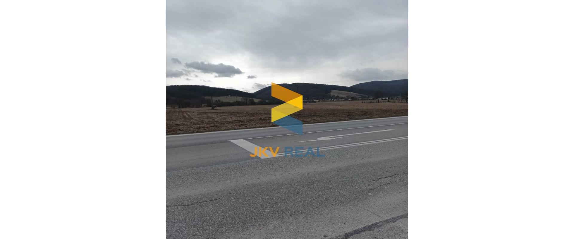 Ponúkame na pred rovinatý pozemok na výstavbu RD v Klobušiciach