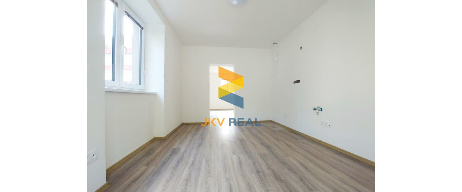 Ponúkam  na predaj krásny 2 izbový byt na Juhu v Trenčíne