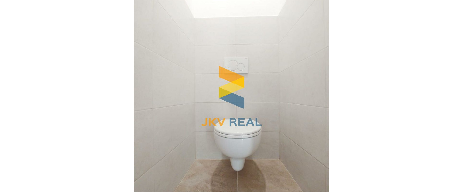 Ponúkam  na predaj krásny 2 izbový byt na Juhu v Trenčíne