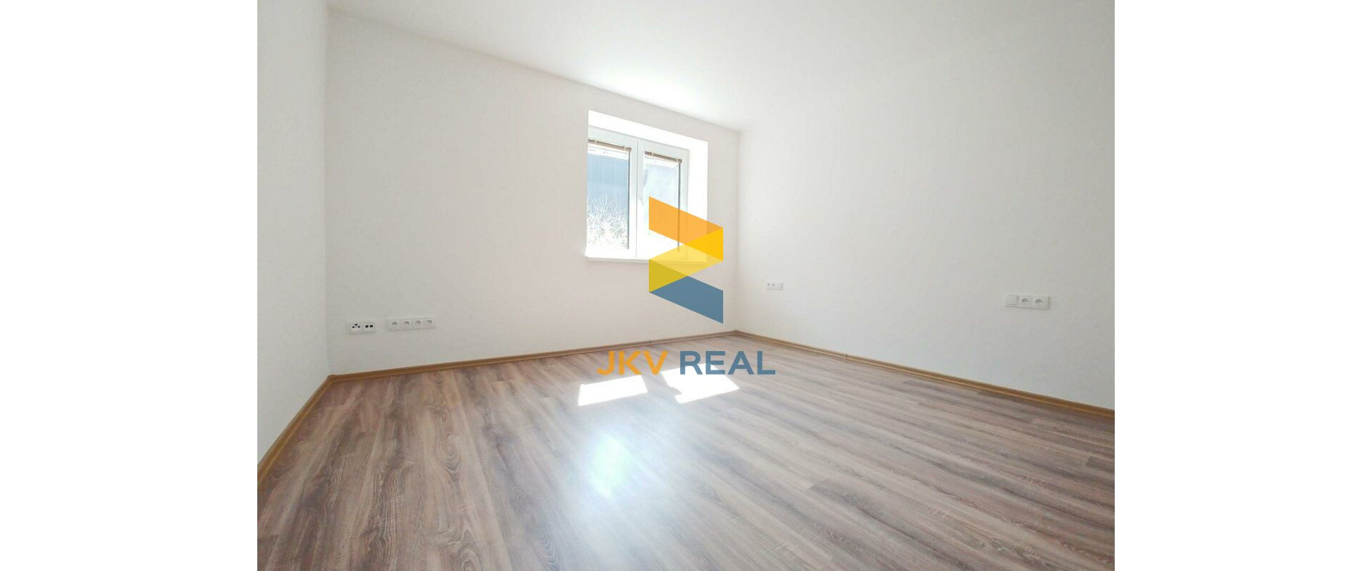 Ponúkam  na predaj krásny 2 izbový byt na Juhu v Trenčíne