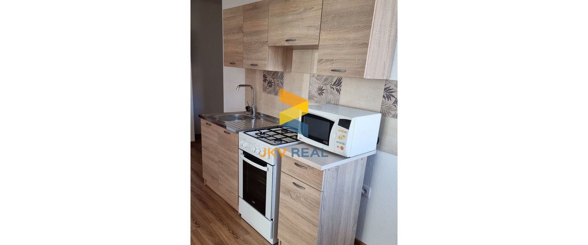 Realitná kancelária JKV REAL so súhlasom majiteľa ponúka na prenájom 2 izbový byt na sídlisku Píly v Prievidzi.
