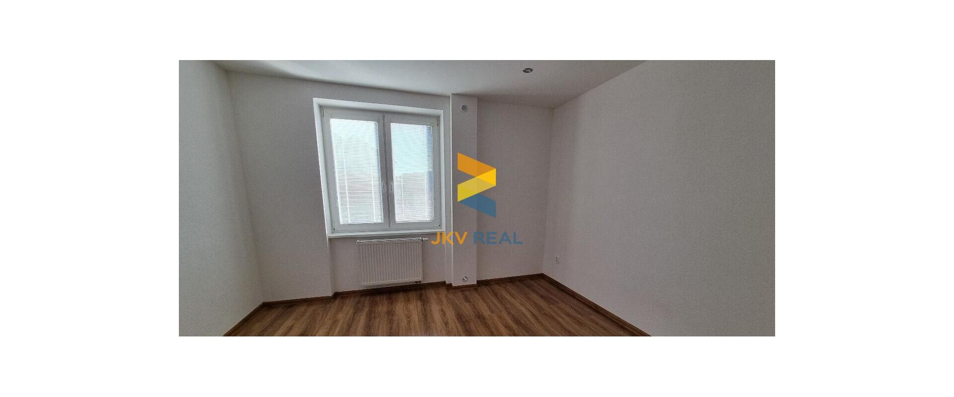 Realitná kancelária JKV REAL so súhlasom majiteľa ponúka na prenájom 2 izbový byt na sídlisku Píly v Prievidzi.