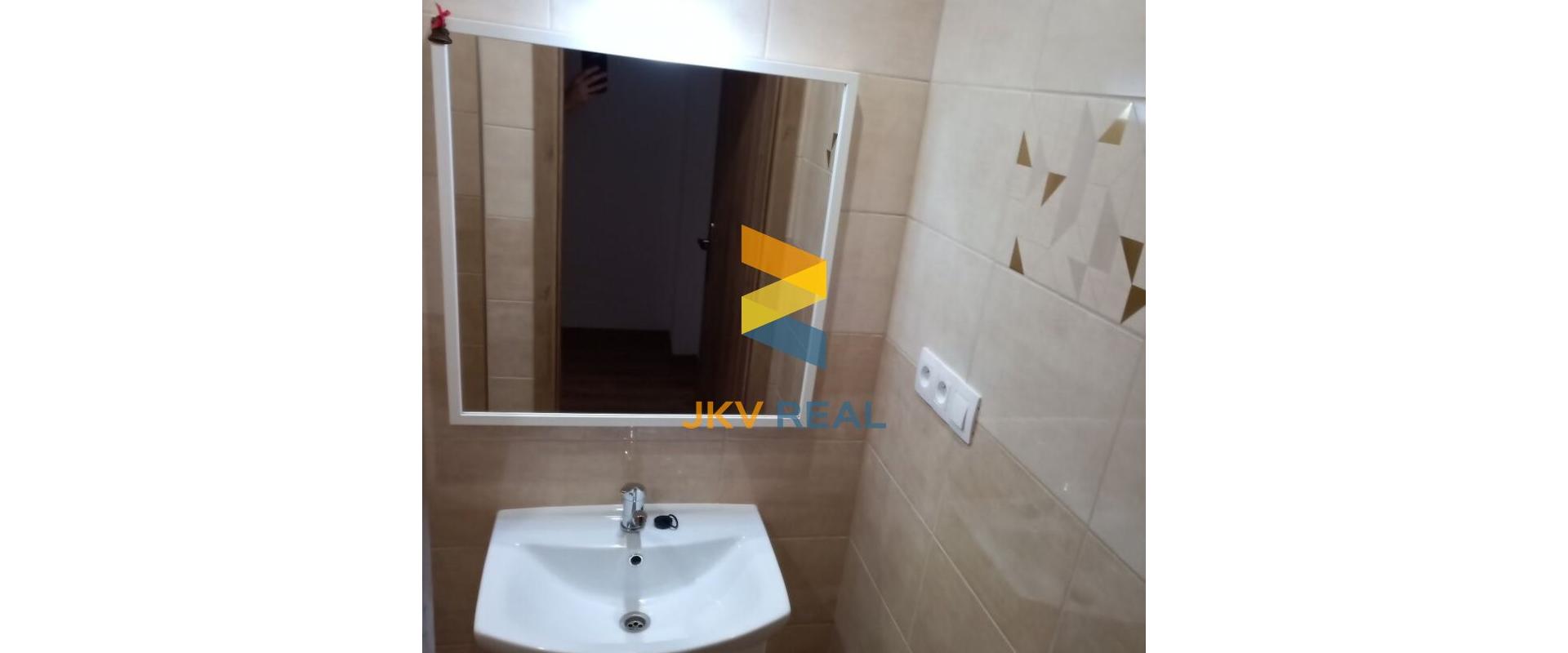 Realitná kancelária JKV REAL so súhlasom majiteľa ponúka na prenájom 2 izbový byt na sídlisku Píly v Prievidzi.