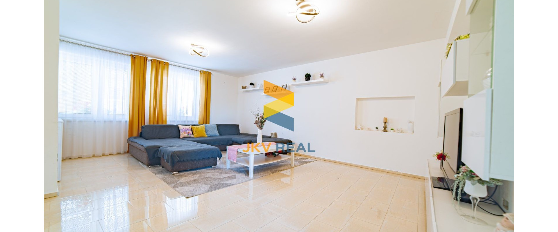 EXKLUZÍVNE !  RODINNÝ DOM  S POZEMKOM 460m2  CHTELNICA