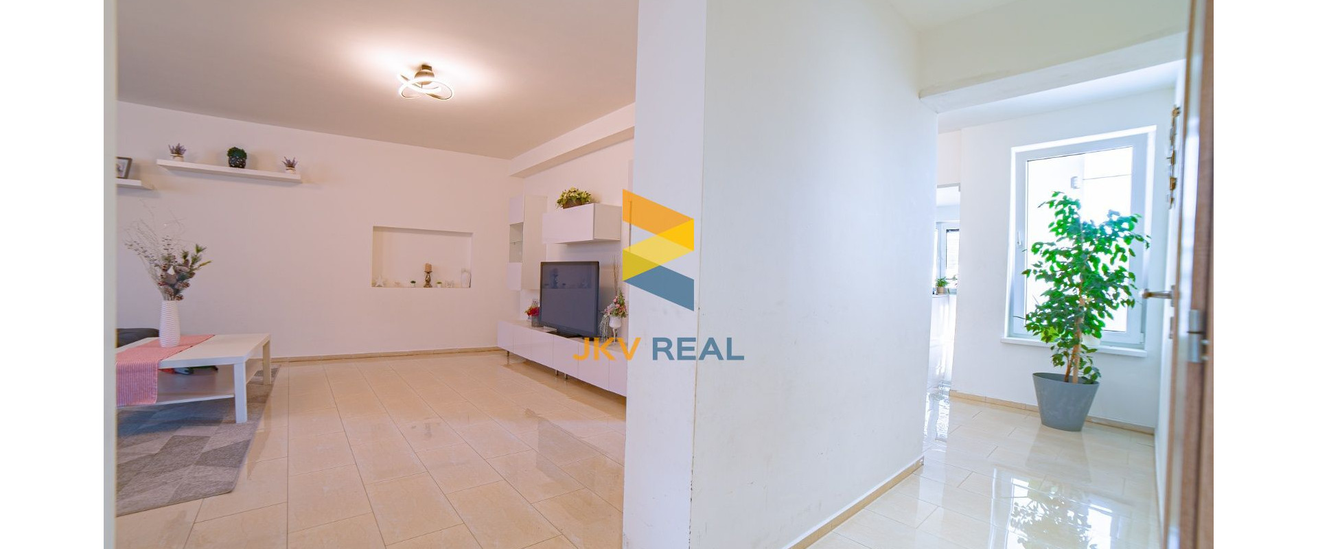 EXKLUZÍVNE !  RODINNÝ DOM  S POZEMKOM 460m2  CHTELNICA