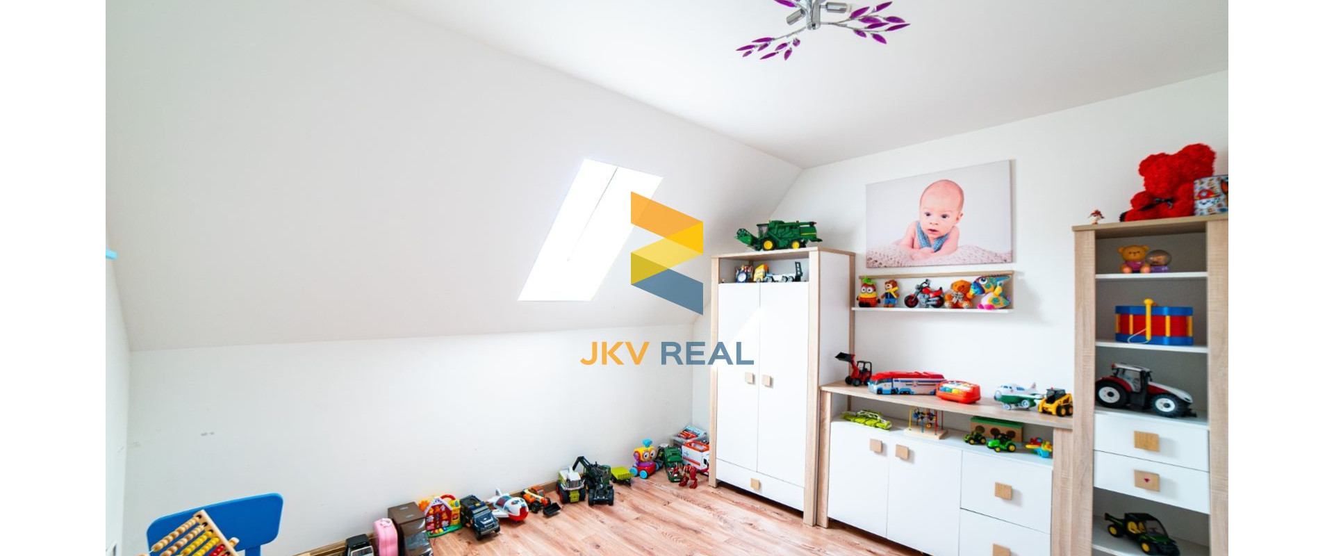 EXKLUZÍVNE !  RODINNÝ DOM  S POZEMKOM 460m2  CHTELNICA