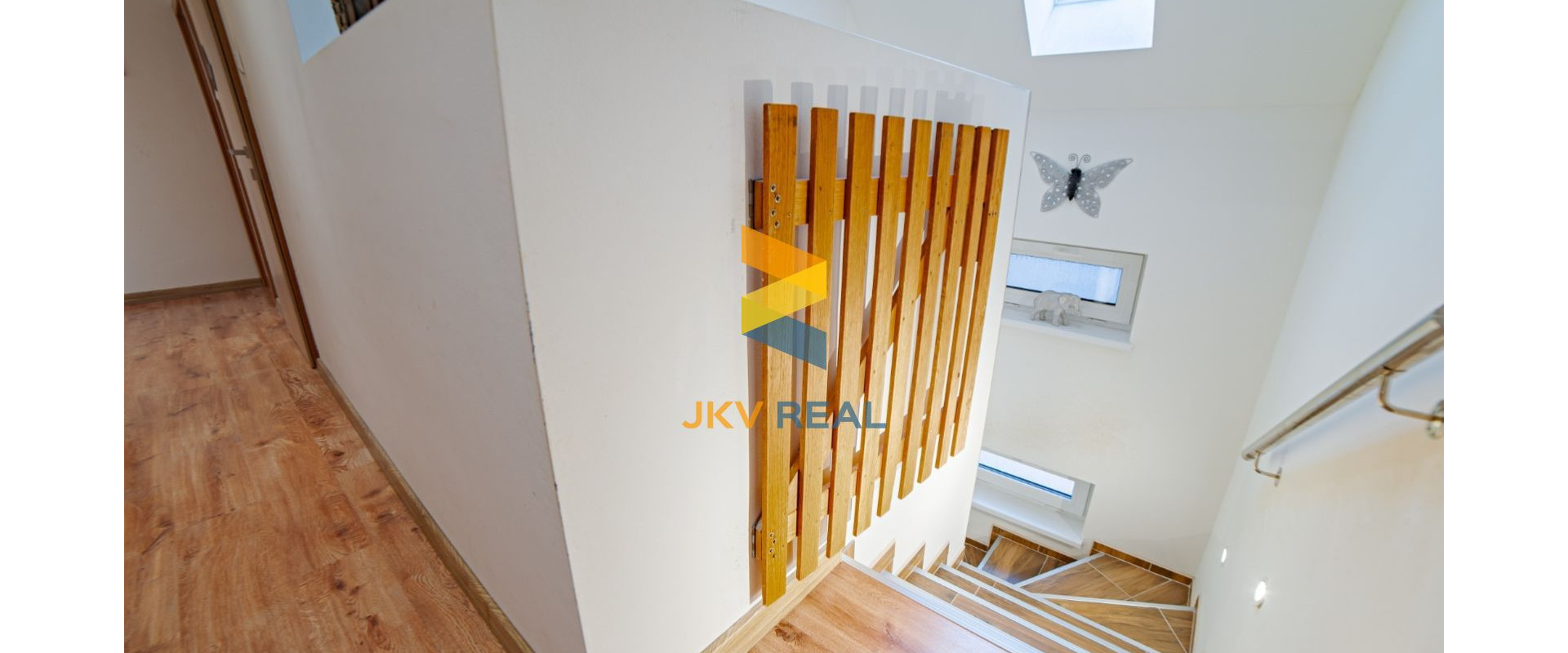 EXKLUZÍVNE !  RODINNÝ DOM  S POZEMKOM 460m2  CHTELNICA