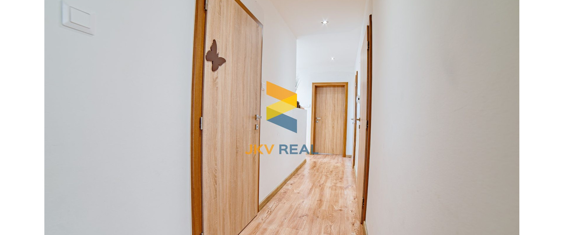 EXKLUZÍVNE !  RODINNÝ DOM  S POZEMKOM 460m2  CHTELNICA