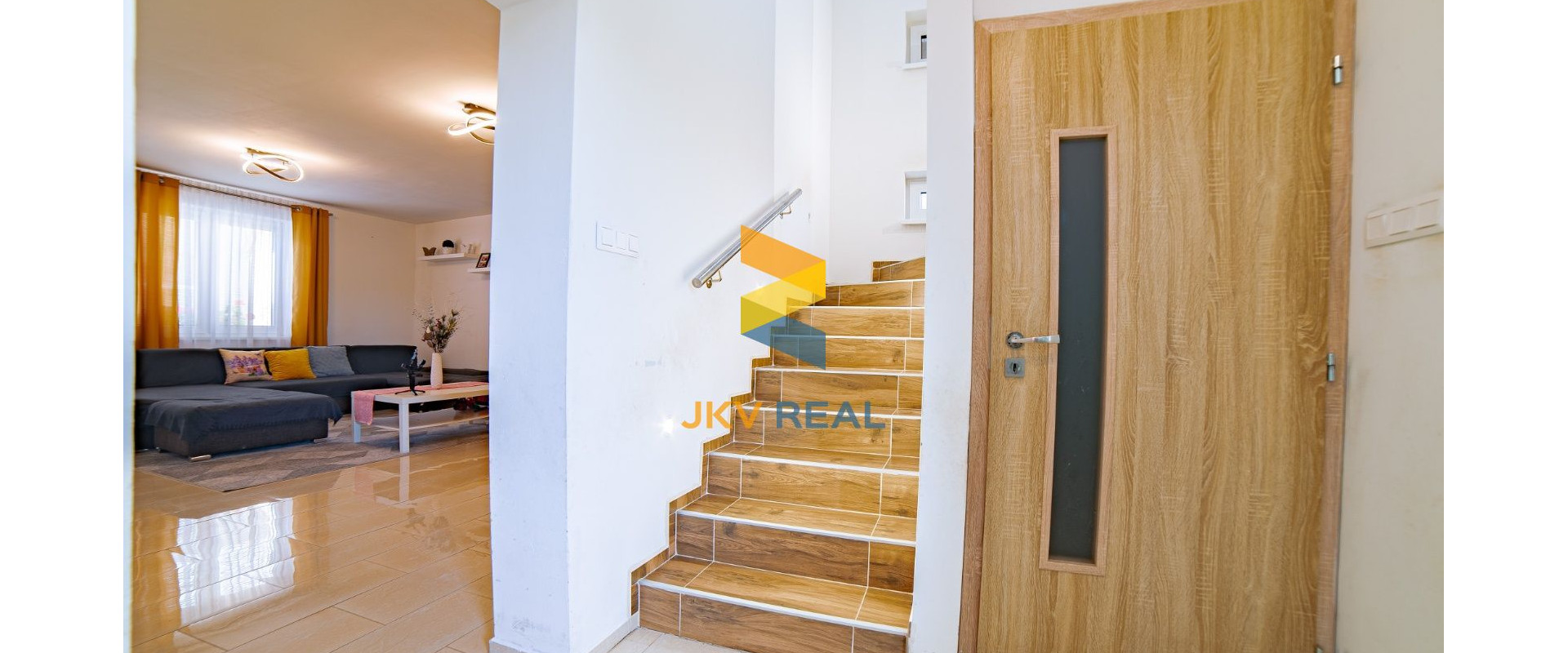 EXKLUZÍVNE !  RODINNÝ DOM  S POZEMKOM 460m2  CHTELNICA