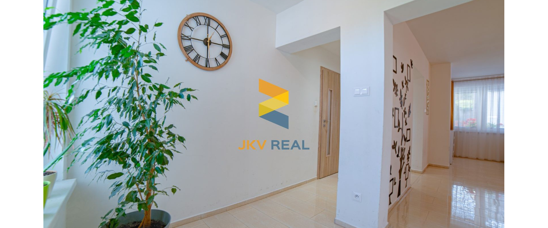 EXKLUZÍVNE !  RODINNÝ DOM  S POZEMKOM 460m2  CHTELNICA