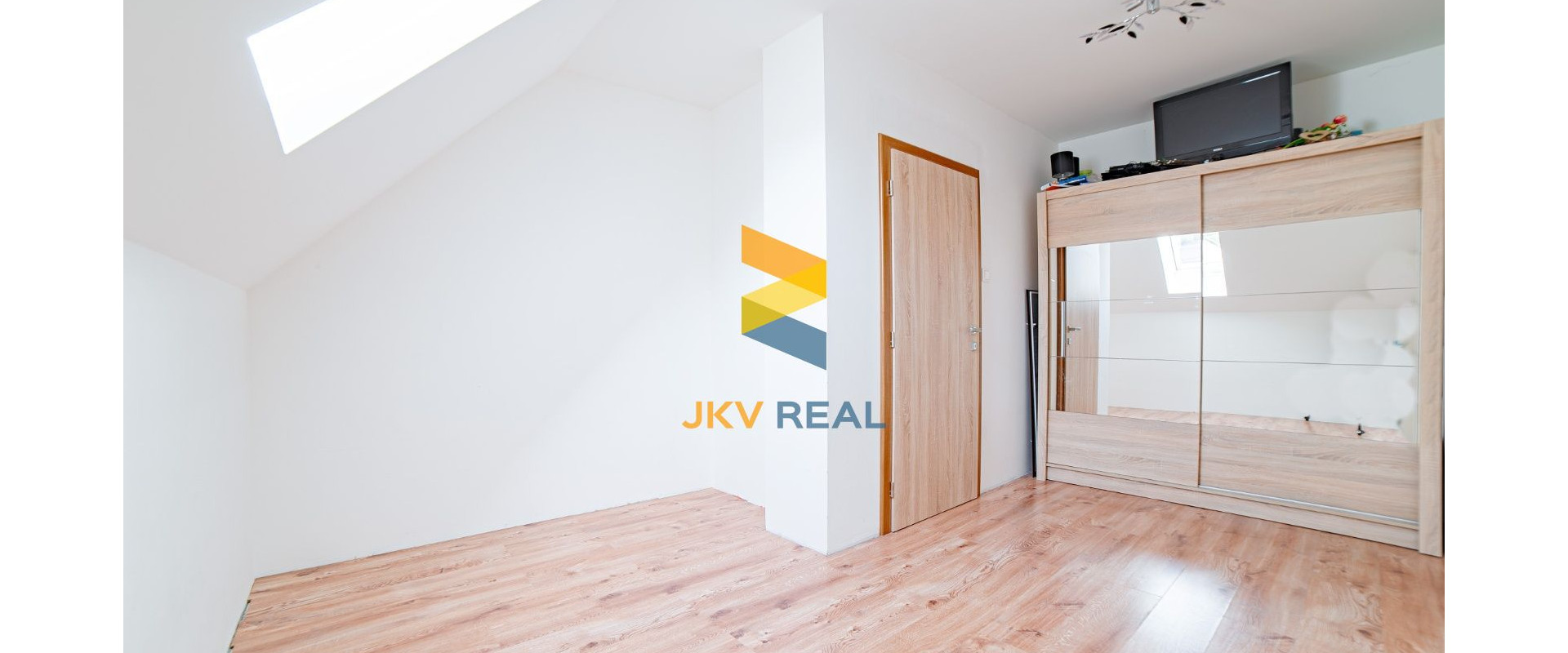 EXKLUZÍVNE !  RODINNÝ DOM  S POZEMKOM 460m2  CHTELNICA