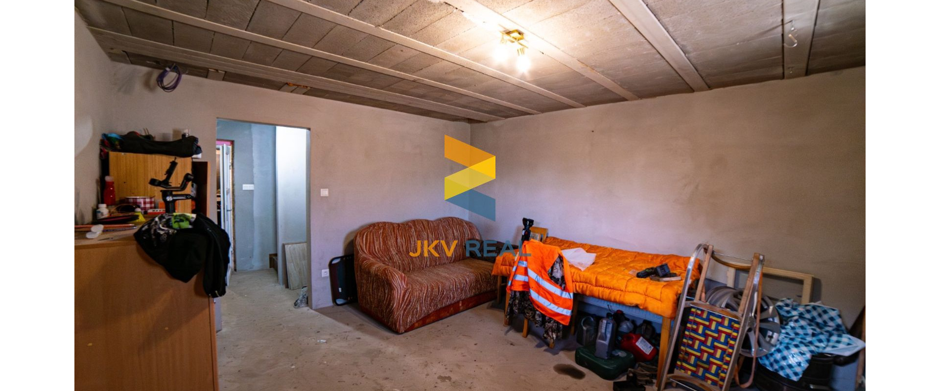 EXKLUZÍVNE !  RODINNÝ DOM  S POZEMKOM 460m2  CHTELNICA