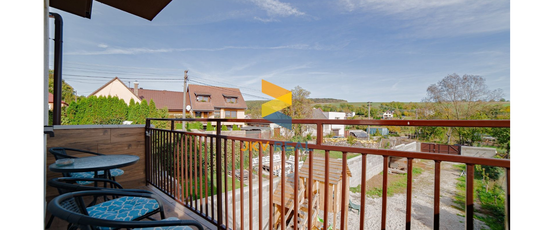 EXKLUZÍVNE !  RODINNÝ DOM  S POZEMKOM 460m2  CHTELNICA