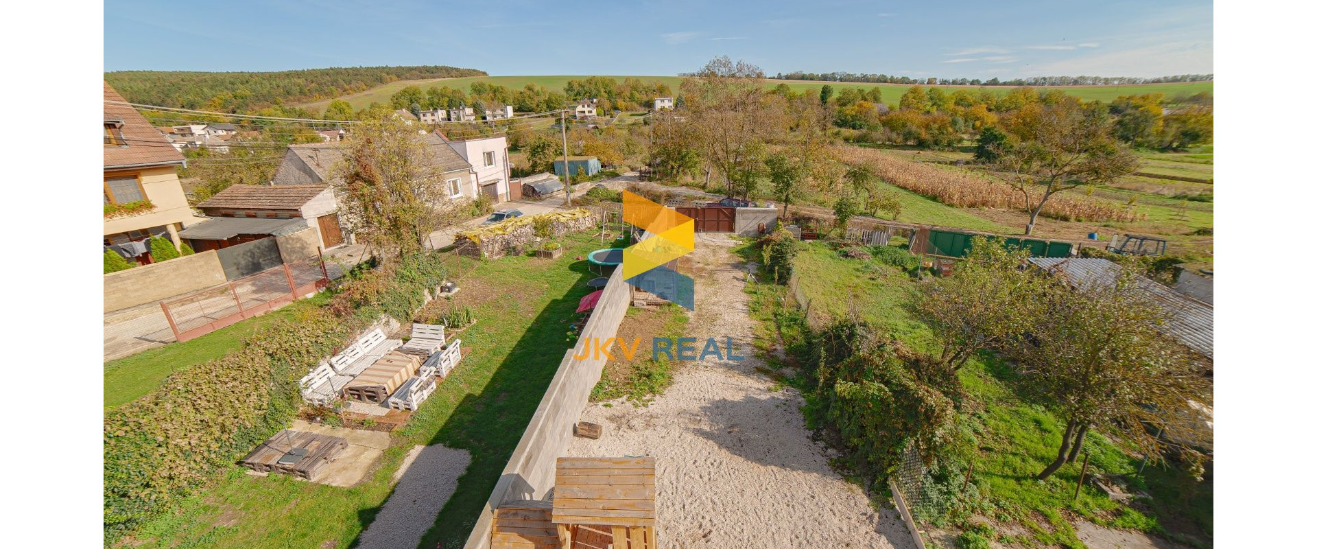 EXKLUZÍVNE !  RODINNÝ DOM  S POZEMKOM 460m2  CHTELNICA