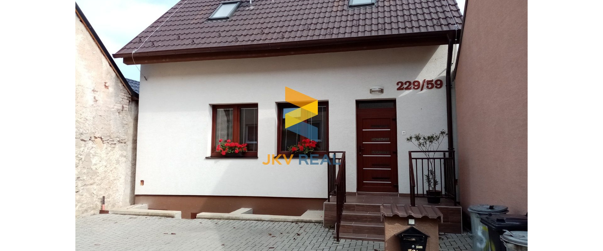 EXKLUZÍVNE !  RODINNÝ DOM  S POZEMKOM 460m2  CHTELNICA