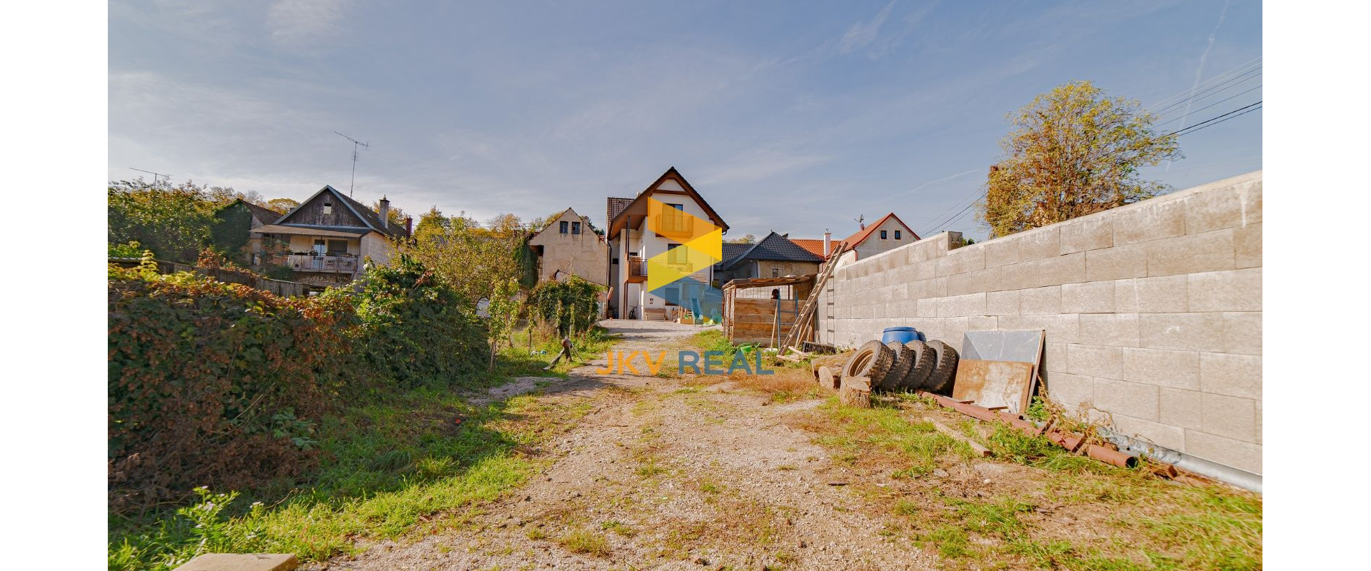 EXKLUZÍVNE !  RODINNÝ DOM  S POZEMKOM 460m2  CHTELNICA