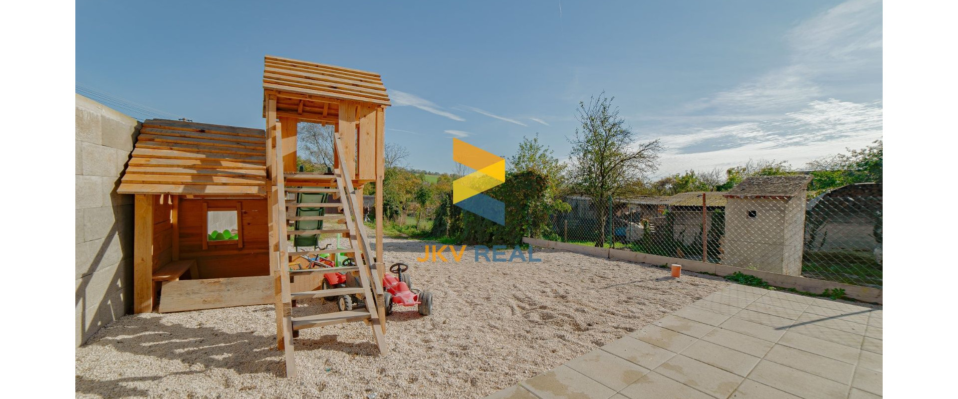 EXKLUZÍVNE !  RODINNÝ DOM  S POZEMKOM 460m2  CHTELNICA