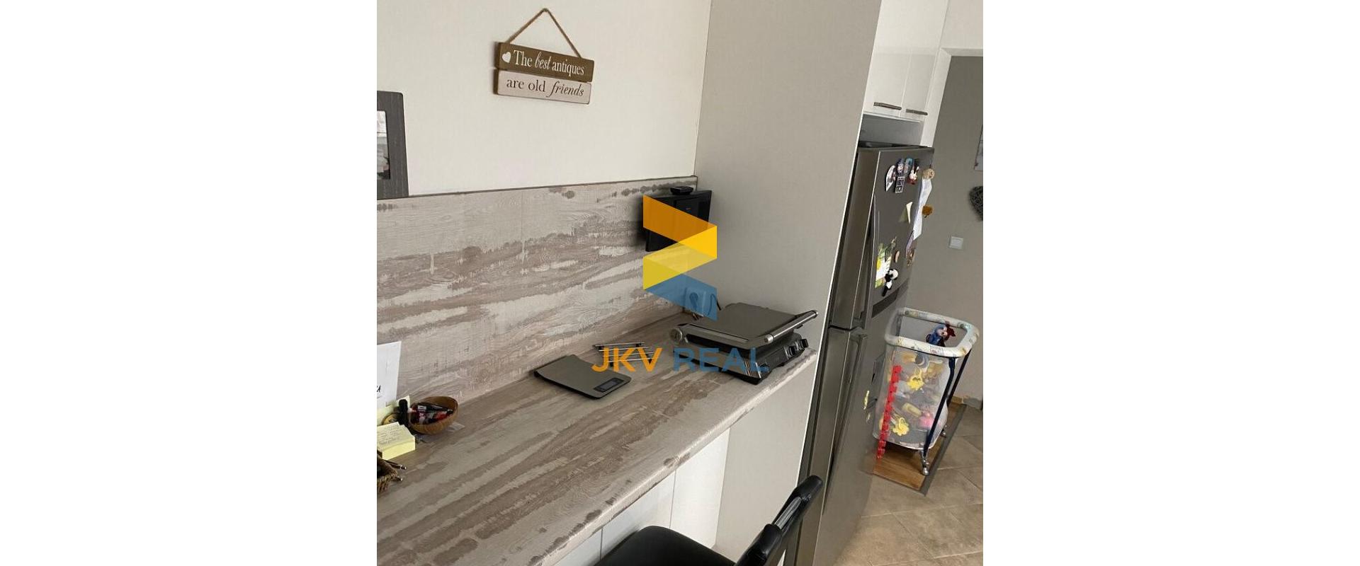 3.IZBOVÝ BYT S LOGIÓU 61m2 HLOHOVEC