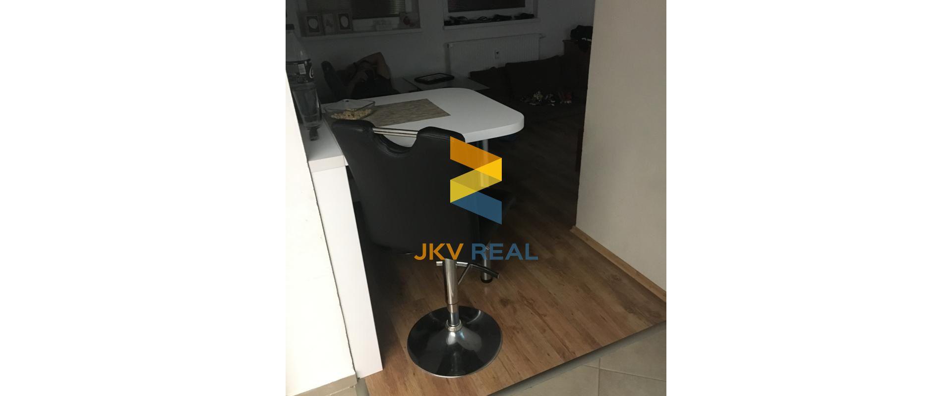 3.IZBOVÝ BYT S LOGIÓU 61m2 HLOHOVEC