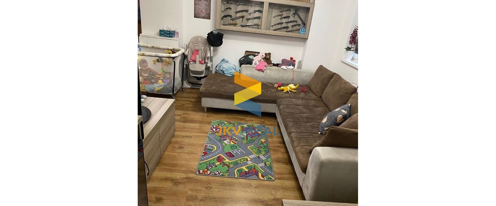 3.IZBOVÝ BYT S LOGIÓU 61m2 HLOHOVEC