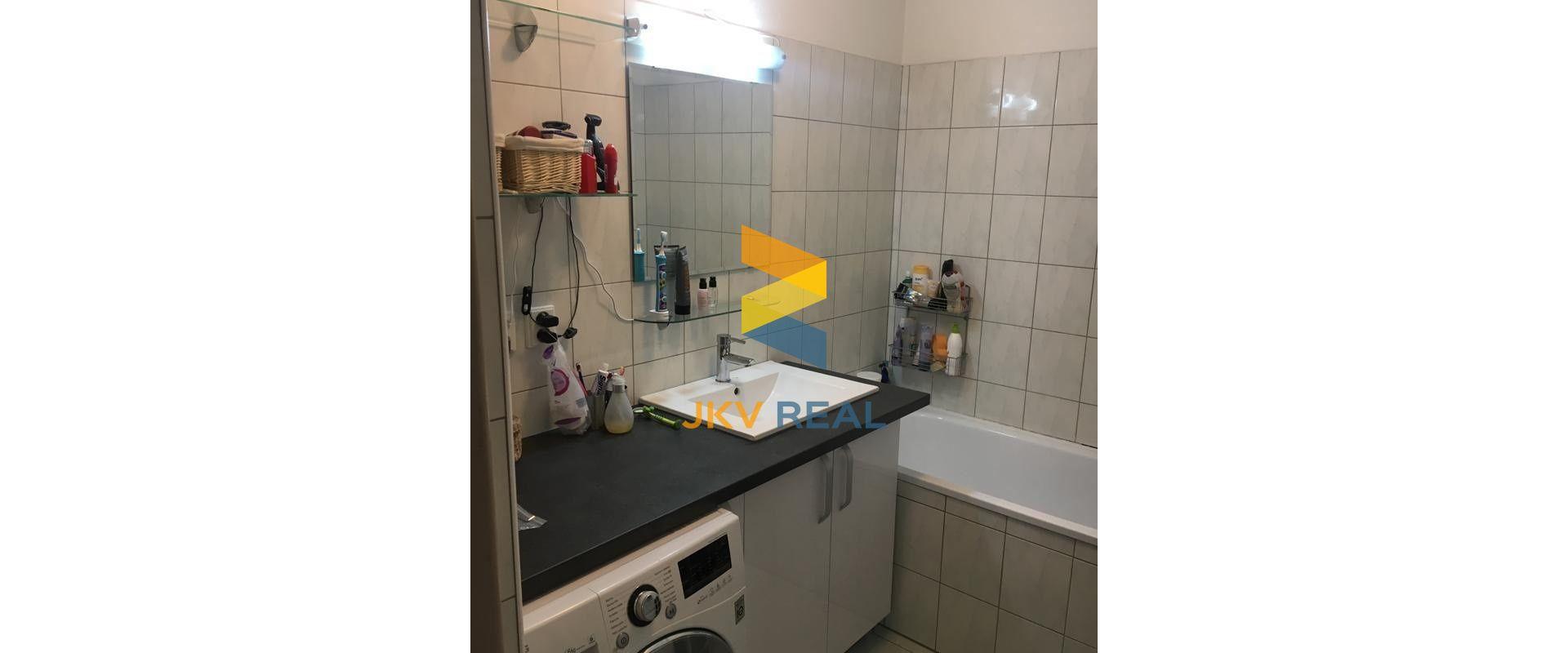 3.IZBOVÝ BYT S LOGIÓU 61m2 HLOHOVEC