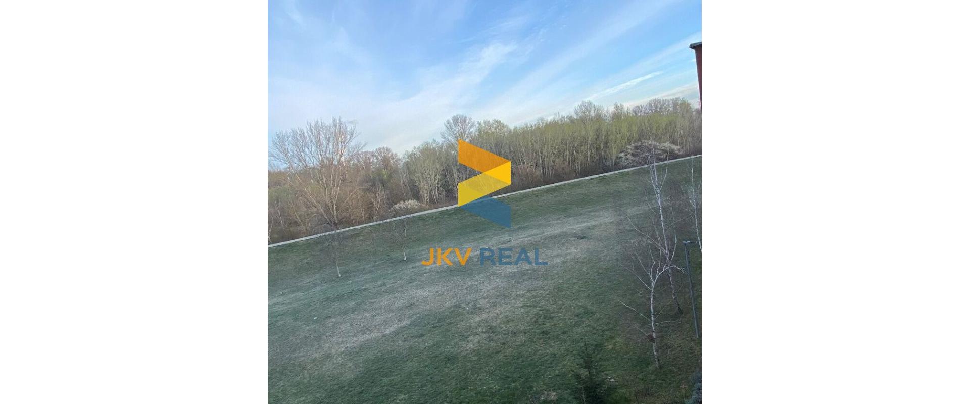 3.IZBOVÝ BYT S LOGIÓU 61m2 HLOHOVEC