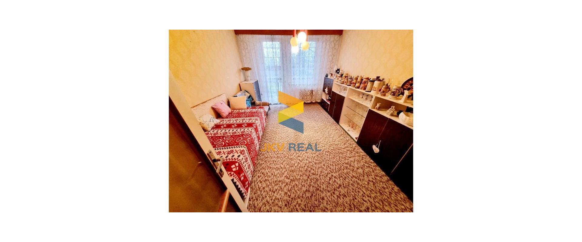 ZNÍŽENÁ CENA! PREDAJ PÔVODNÝ 3-IZB.BYT S BALKÓNOM RUŽINOV