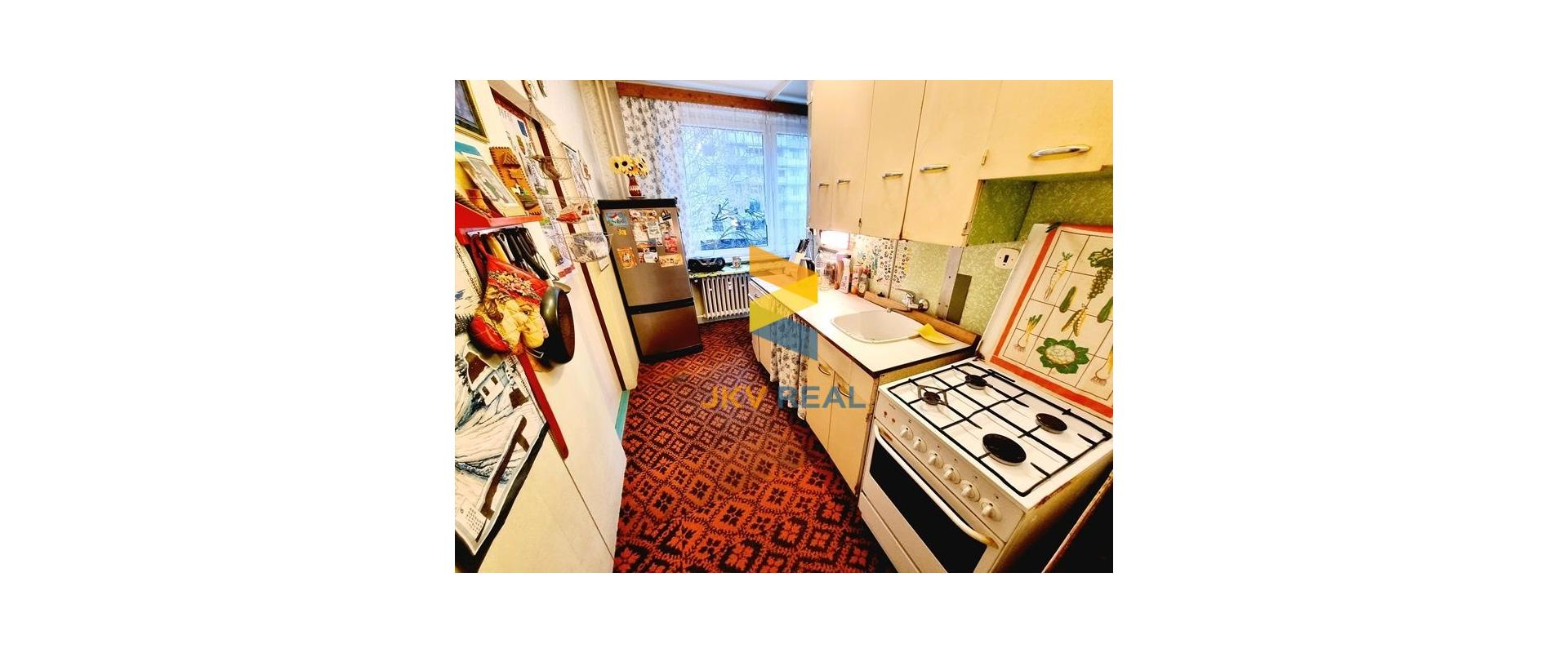 ZNÍŽENÁ CENA! PREDAJ PÔVODNÝ 3-IZB.BYT S BALKÓNOM RUŽINOV