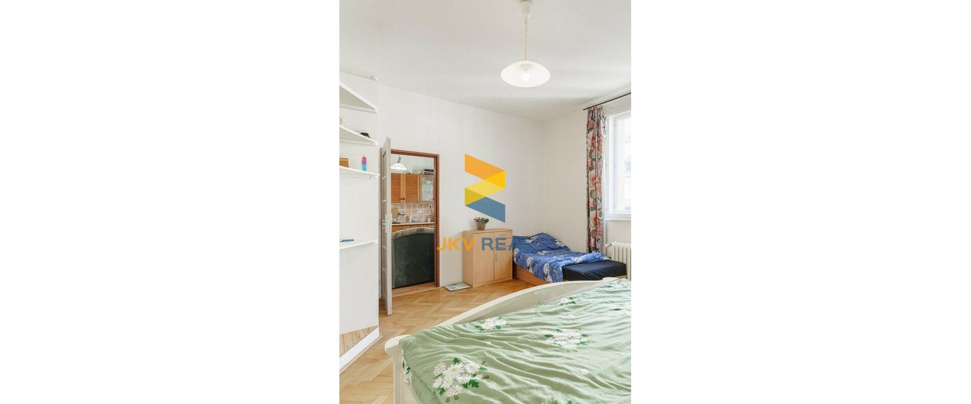 PRÍJEMNÝ 2 IZBOVÝ BYT V OBCI BELUŠA / JKV REAL