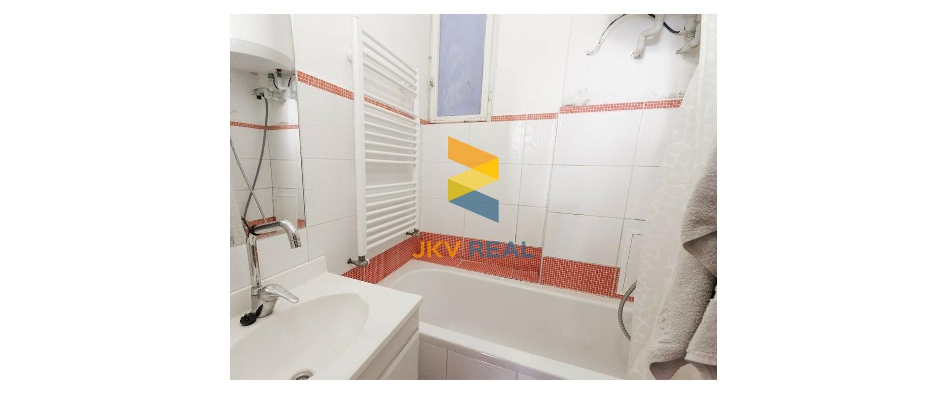 PRÍJEMNÝ 2 IZBOVÝ BYT V OBCI BELUŠA / JKV REAL