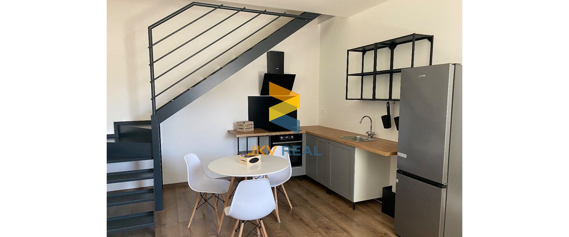 Vkusný 3 izbový mezonet s vlastným parkovaním v širšom centre Trnavy