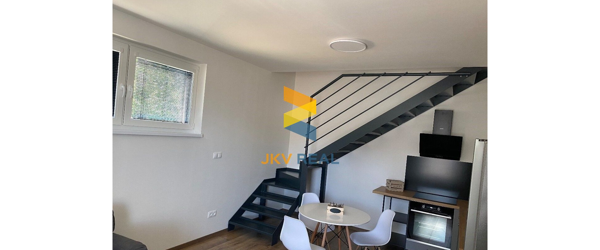 Vkusný 3 izbový mezonet s vlastným parkovaním v širšom centre Trnavy