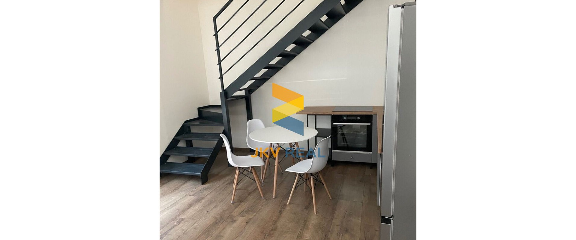 Vkusný 3 izbový mezonet s vlastným parkovaním v širšom centre Trnavy