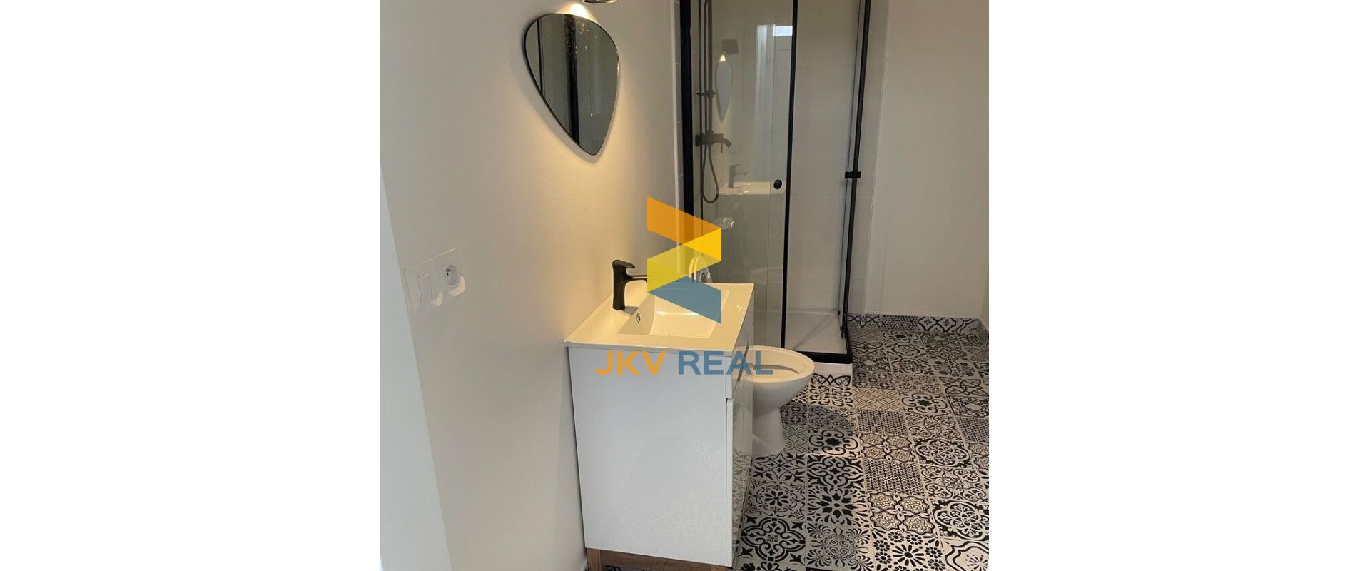 Vkusný 3 izbový mezonet s vlastným parkovaním v širšom centre Trnavy