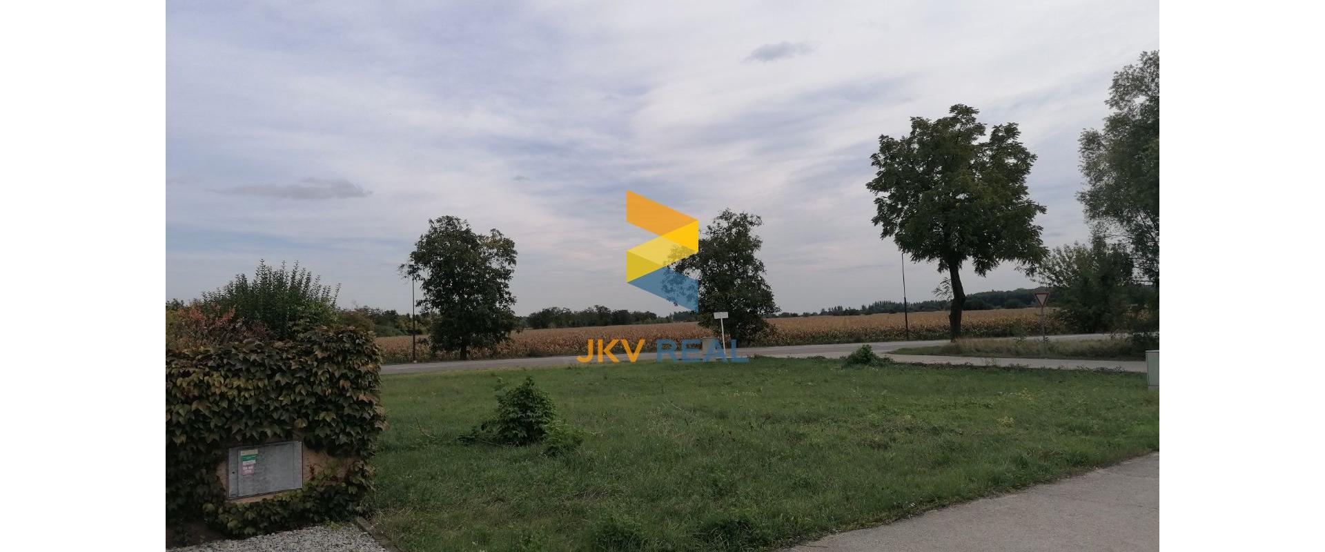 NA PREDAJ STAVEBNÝ POZEMOK VO VEĽKOM MEDERI