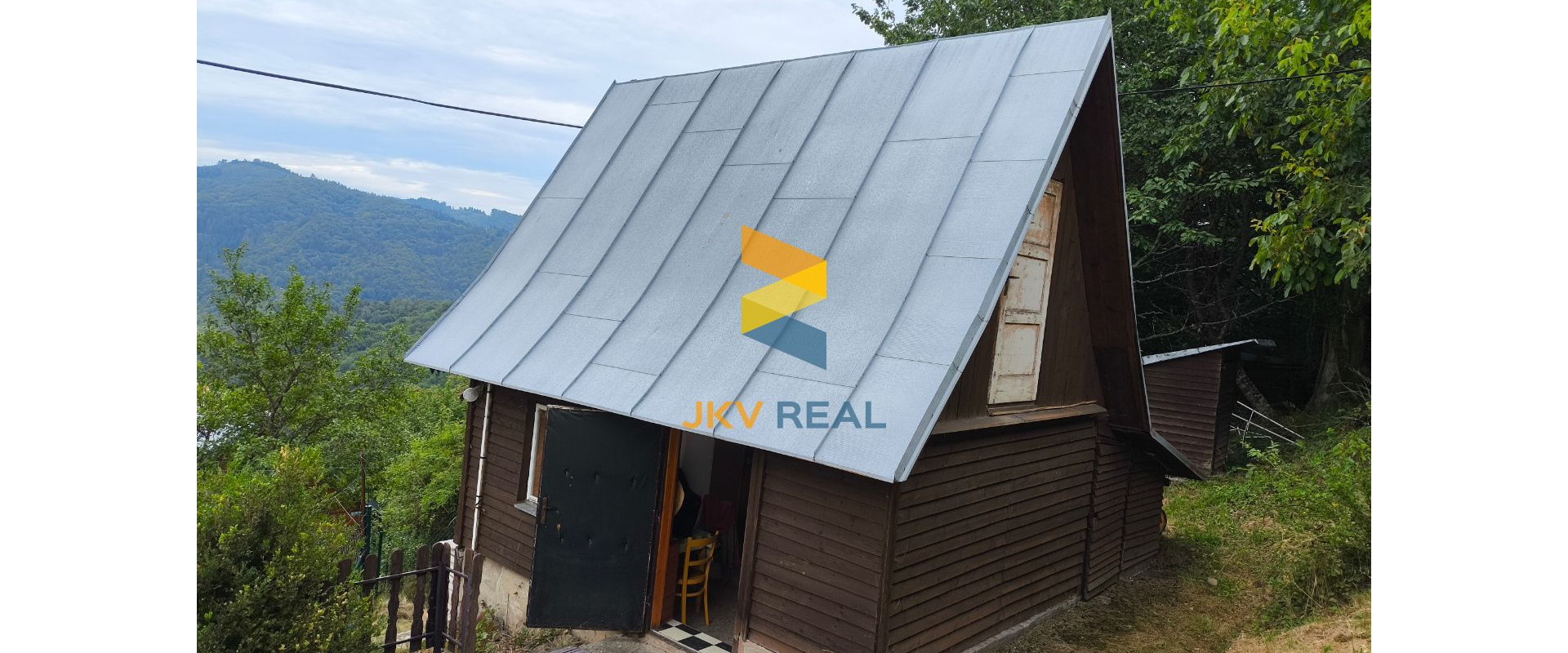 PREDAJ : Chata + podielové pozemky