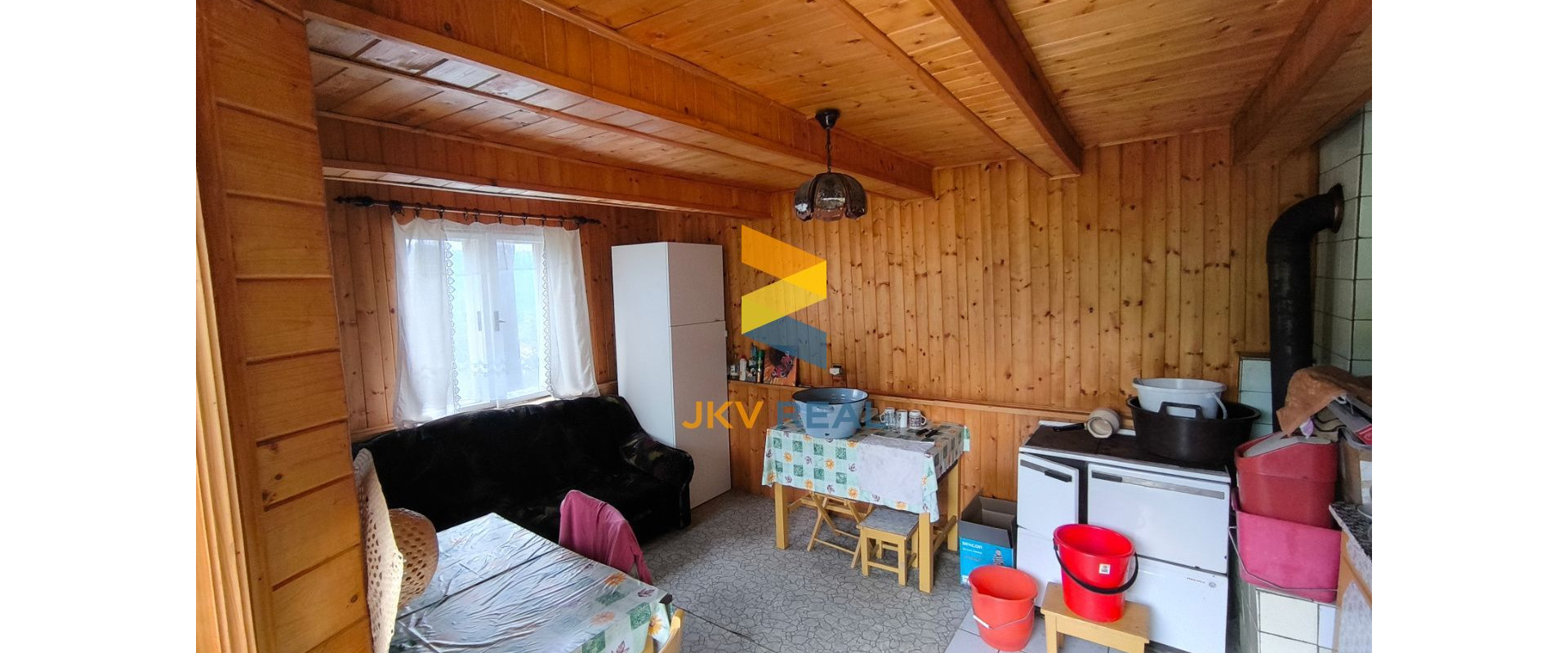 PREDAJ : Chata + podielové pozemky