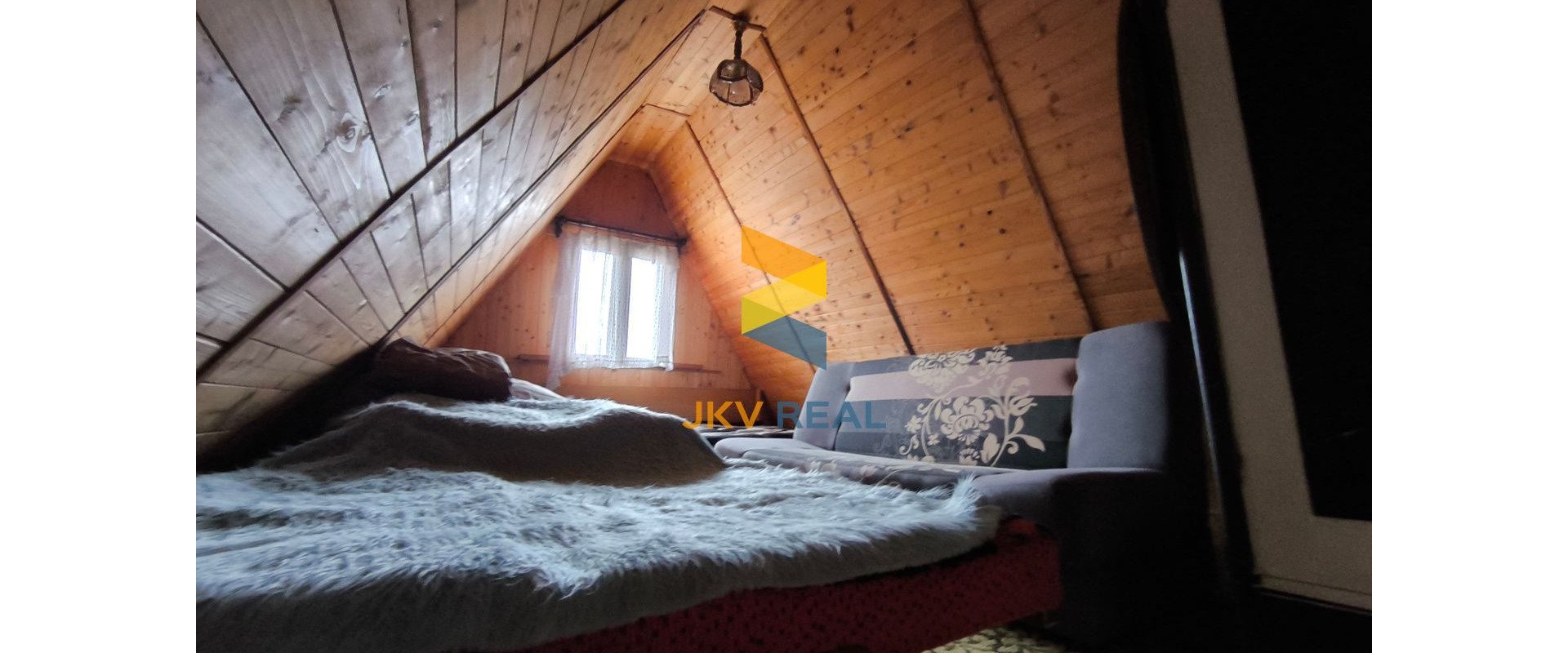 PREDAJ : Chata + podielové pozemky