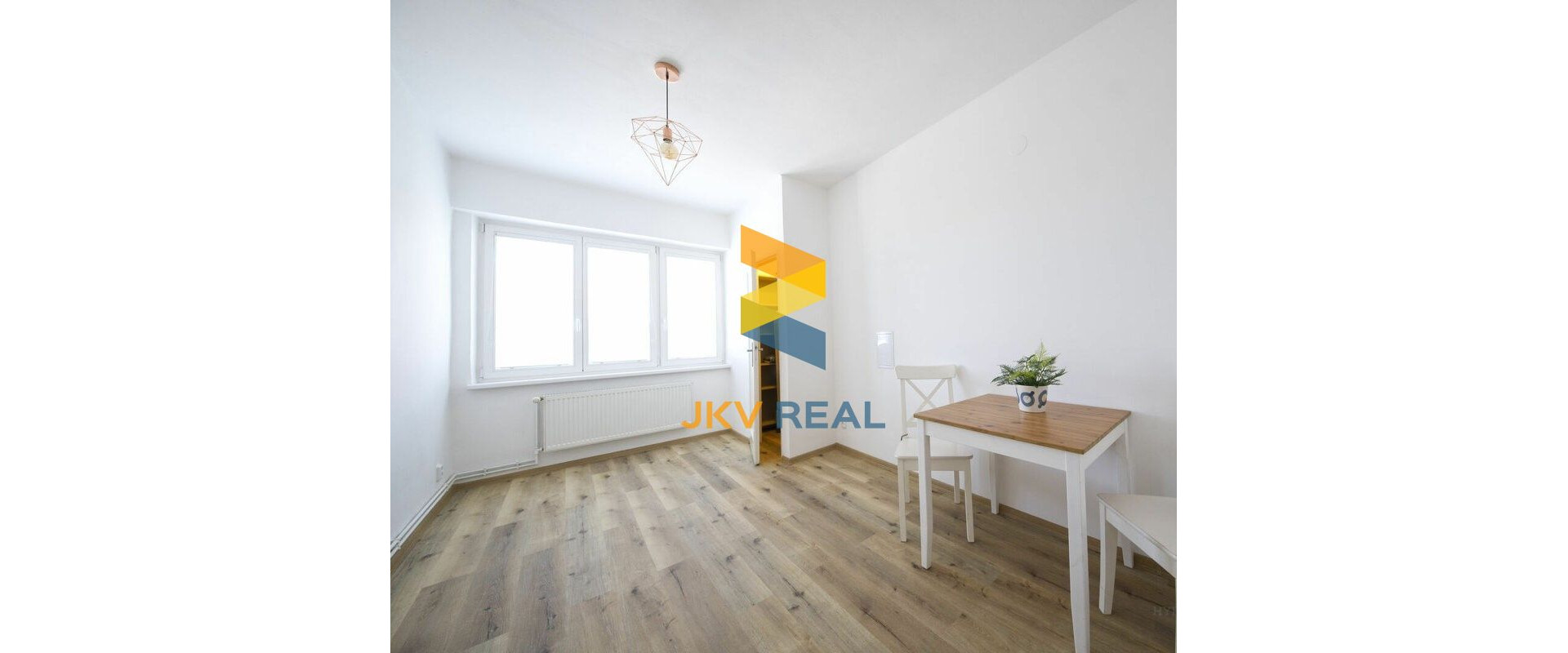 Nadštandardne veľký 3 izbový byt vo výbornej lokalite.