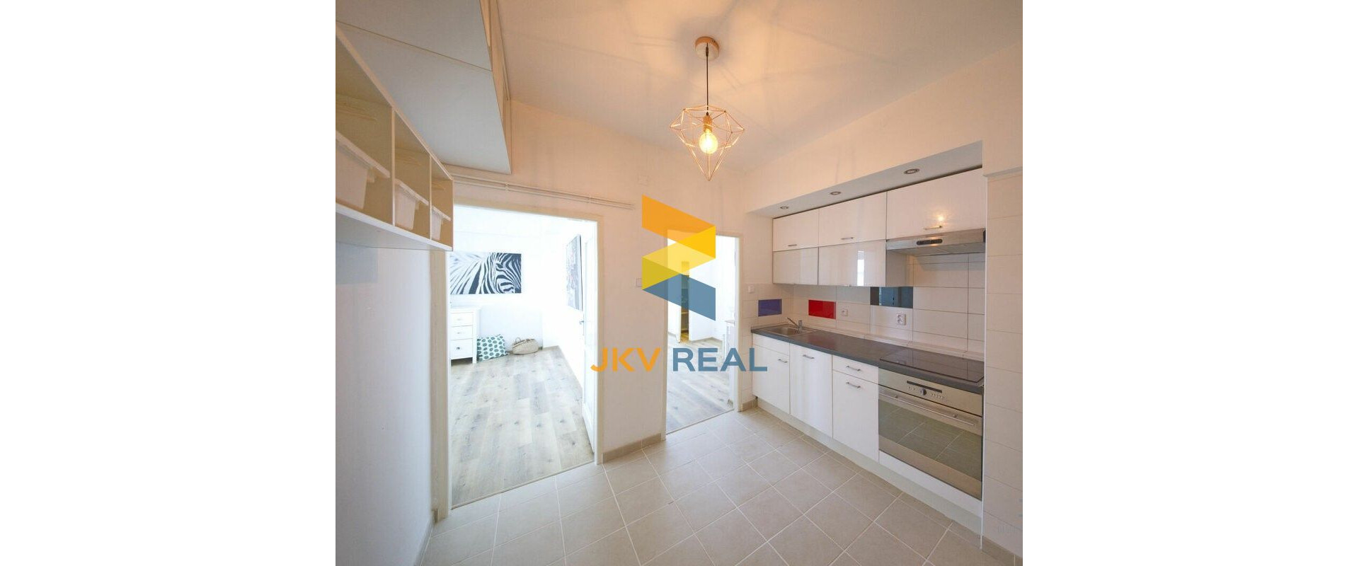 Nadštandardne veľký 3 izbový byt vo výbornej lokalite.