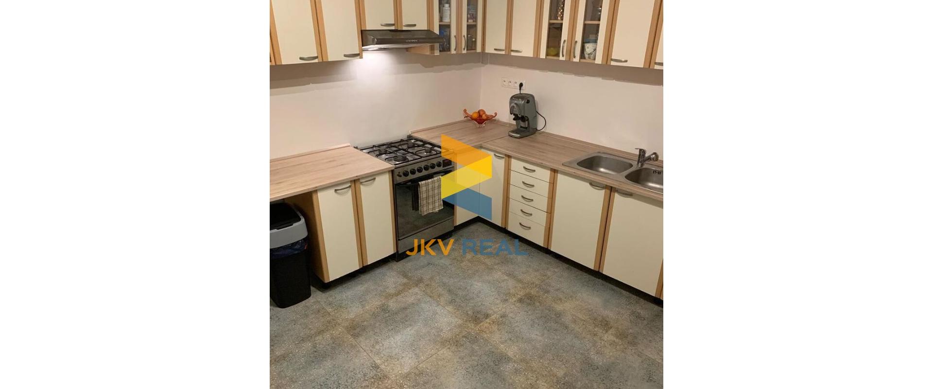 Dvojdom, Dolné Srnie