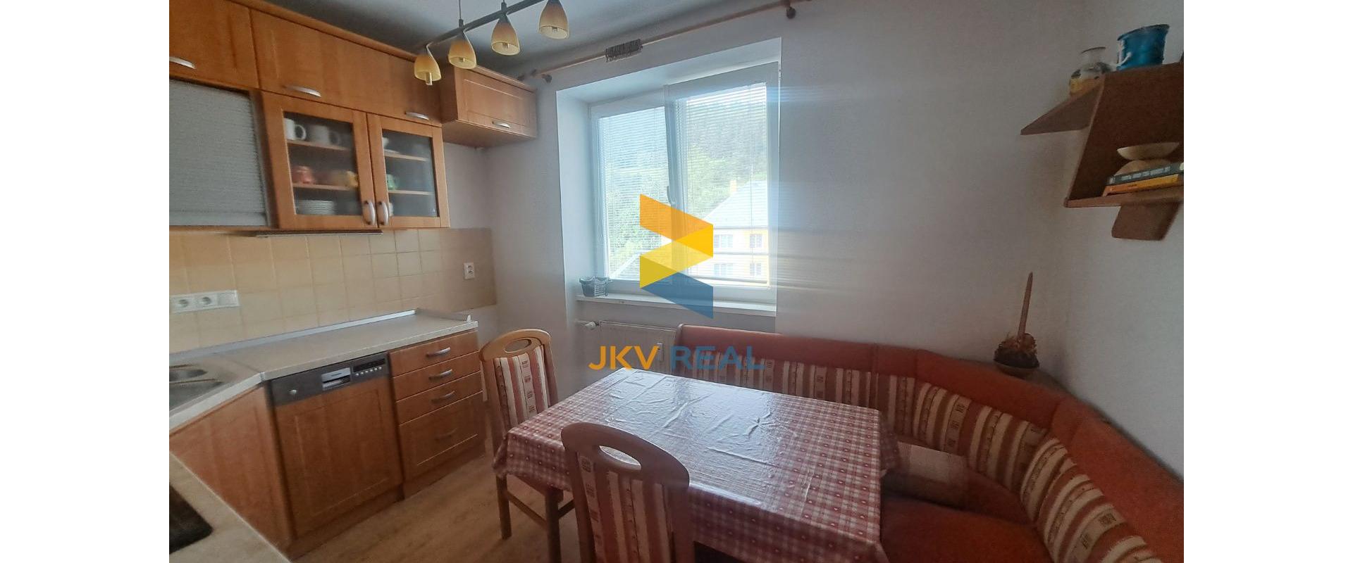 ZNÍŽENÁ CENA!!! - Na predaj priestranný 3 izbový byt v Považskej Bystrici