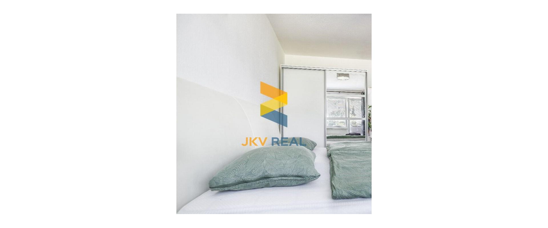 Znížená cena !!!Krásny 2 izbový byt po kompletnej rekonštrukcii vo vyhľadávanej lokalite !!!