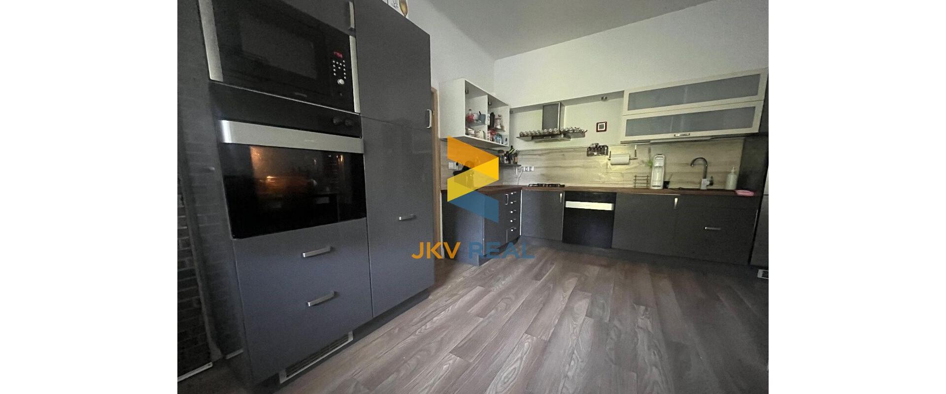 Priestranný, 3-izbový byt, so záhradou a garážou