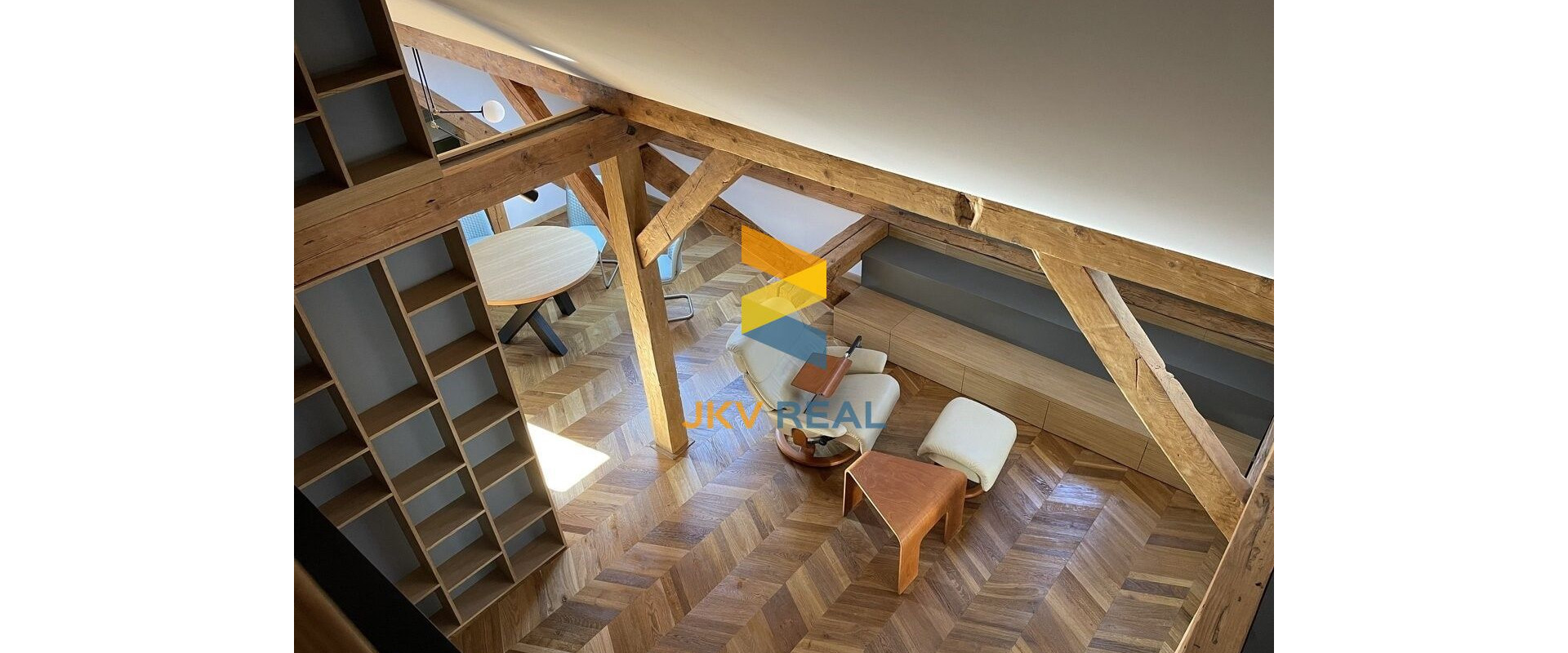 PRENÁJOM luxusný 3-izbový apartmán v historickej vile s 2 parkovacími miestami