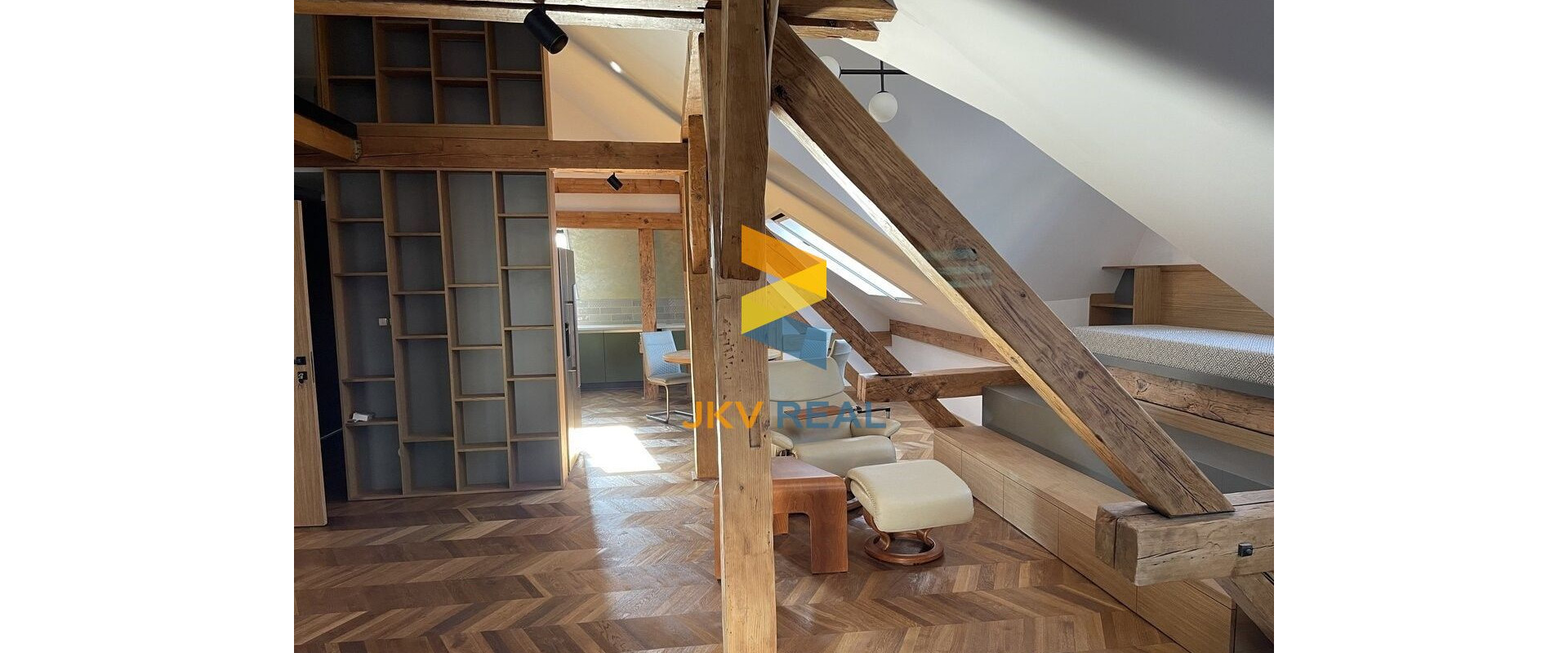 PRENÁJOM luxusný 3-izbový apartmán v historickej vile s 2 parkovacími miestami